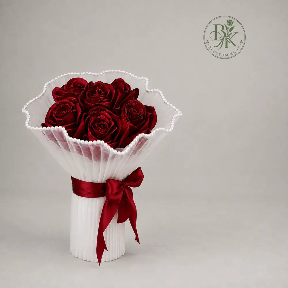 Pearl Elegance – 6 Rose Ribbon Bouquet
