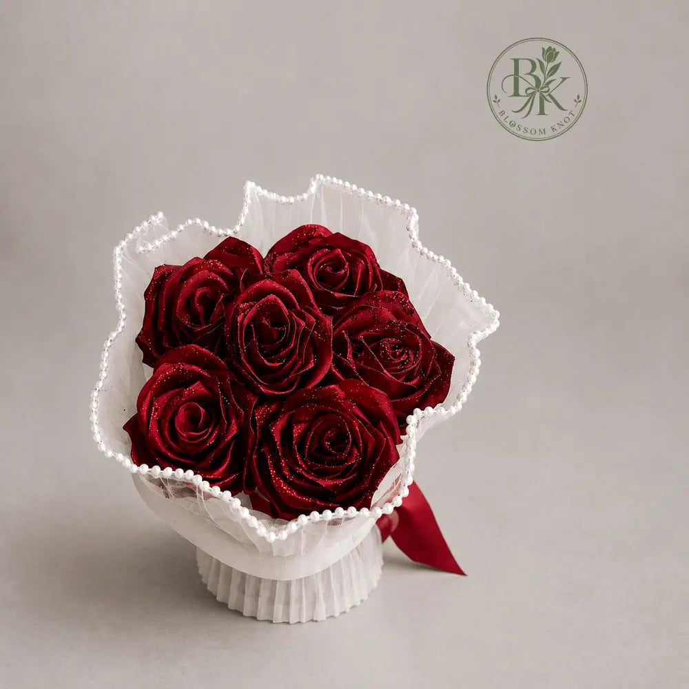 Pearl Elegance – 6 Rose Ribbon Bouquet